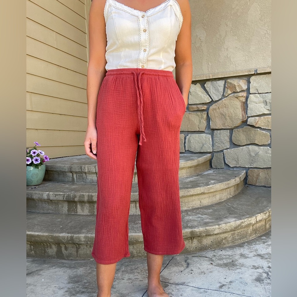 Jessica Simpson rust color cotton gauze cropped pants